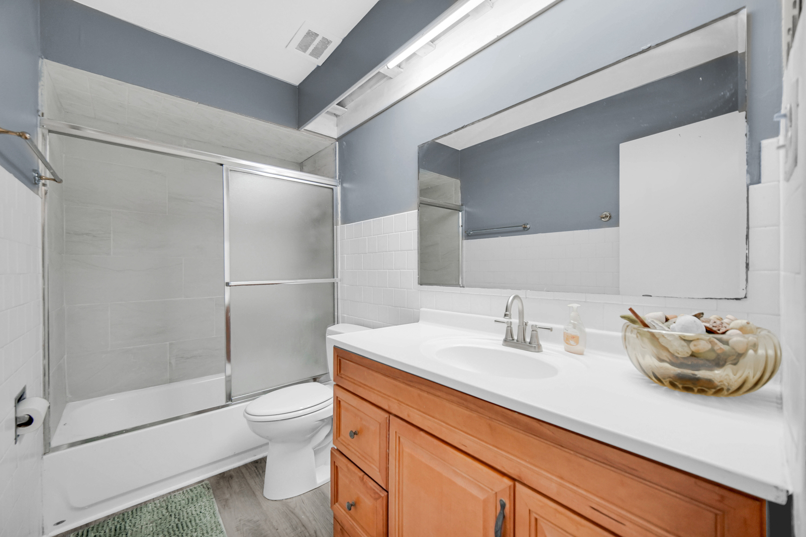 1455 Burnham Avenue Calumet City, IL 60409 - Photo 13 of 20 a bathroom with a sink toilet and shower