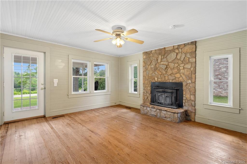 629 Jupiter Road Weaverville, NC 28787 - Photo 5 of 16 Gallery Image 5