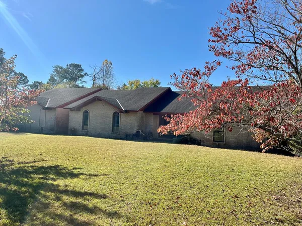 $195,300 | 8 Motts Drive, Seale, AL 36875