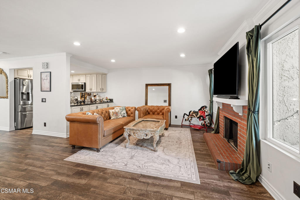 1928 Stow Street Simi Valley, CA 93063 - Photo 7 of 27