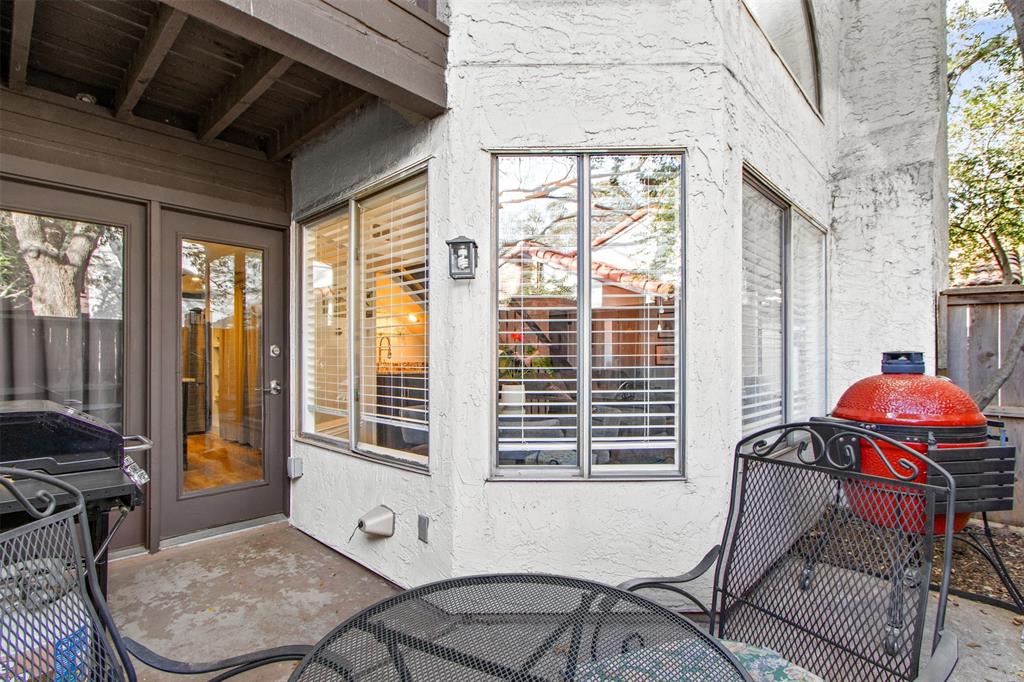 18040 Midway Road, Unit 103 Dallas, TX 75287 - Photo 22 of 37 a living room filled with furniture and large windows