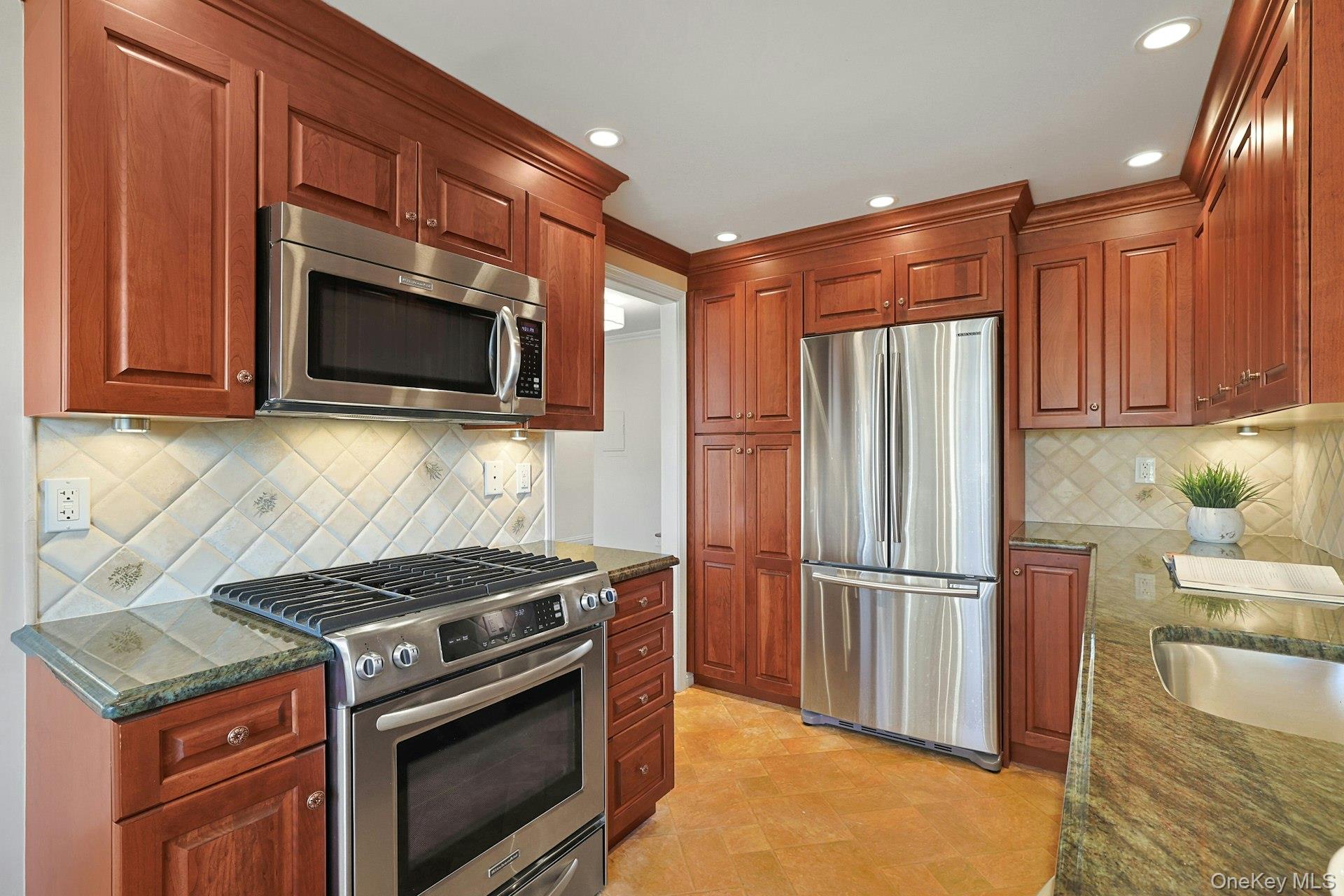 1270 North Avenue, Unit 3A New Rochelle, NY 10804 - Photo 8 of 20 granite counter