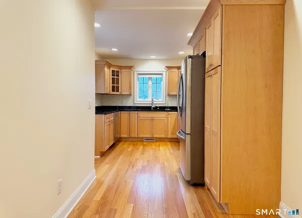 $1,900 | 8 Woodside Avenue, Seymour, CT 06483