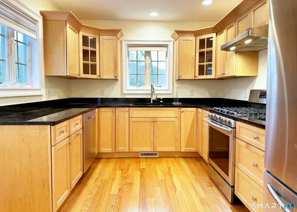 $1,900 | 8 Woodside Avenue, Seymour, CT 06483