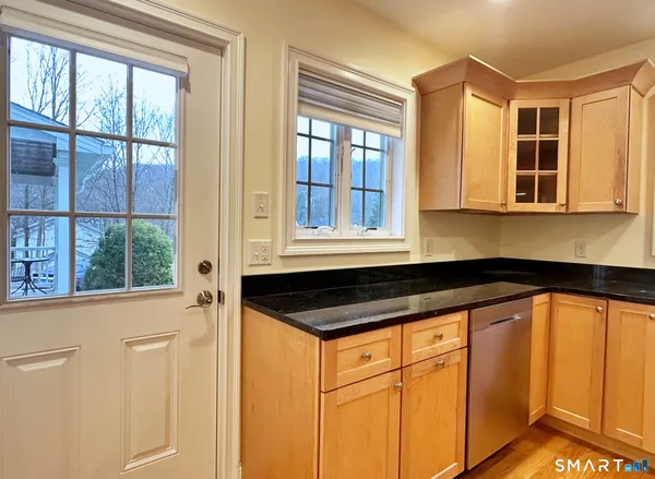 $1,900 | 8 Woodside Avenue, Seymour, CT 06483