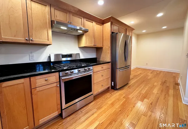 $1,900 | 8 Woodside Avenue, Seymour, CT 06483