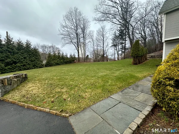 $1,900 | 8 Woodside Avenue, Seymour, CT 06483