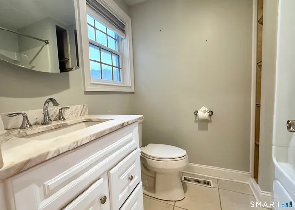 $1,900 | 8 Woodside Avenue, Seymour, CT 06483