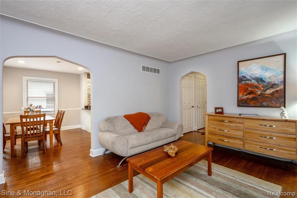 1308 Hampton Road Grosse Pointe, MI 48236 - Photo 11 of 36