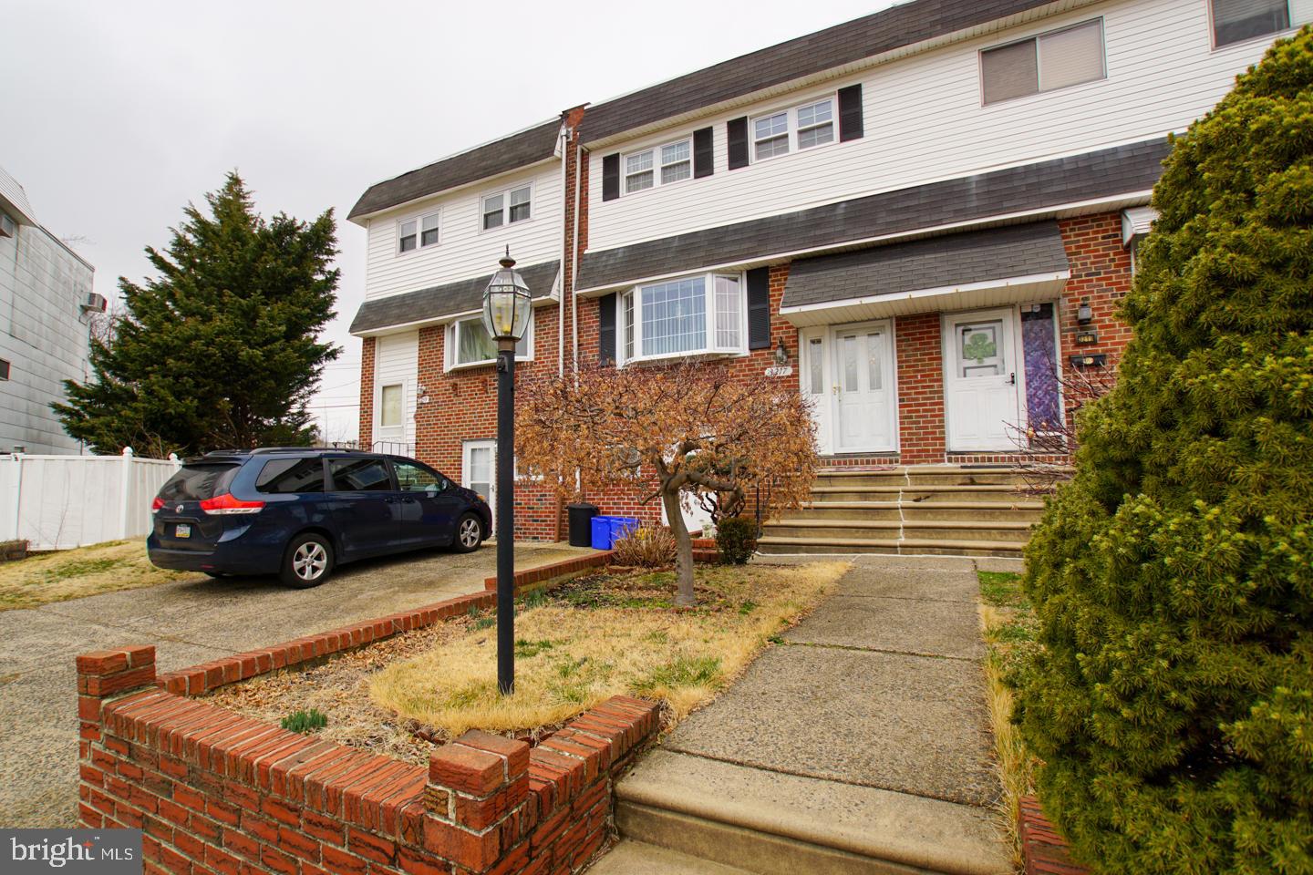 3217 Morning Glory Road Philadelphia, PA 19154 - Photo 2 of 35