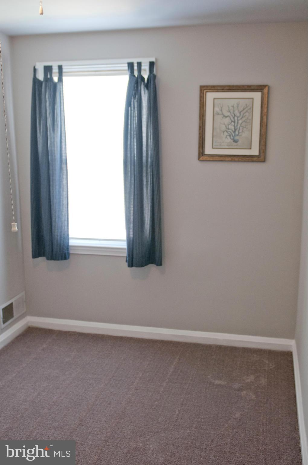5524 Oakland Road Baltimore, MD 21227 - Photo 13 of 28 Bedroom