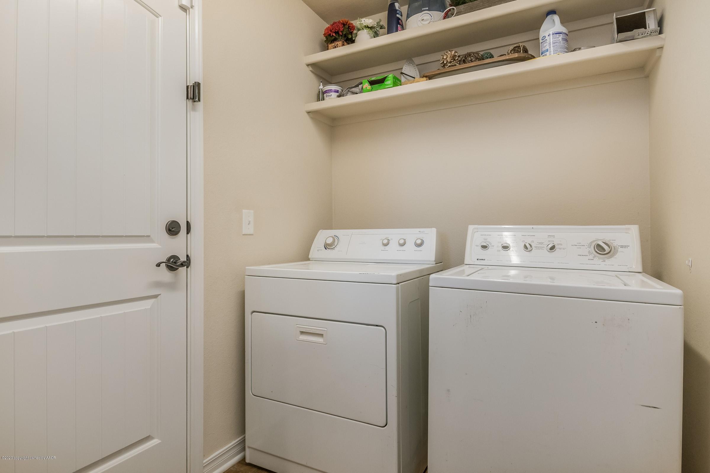 2808 Simkins Lane Amarillo, TX 79118 - Photo 14 of 20 a utility room with dryer and washer