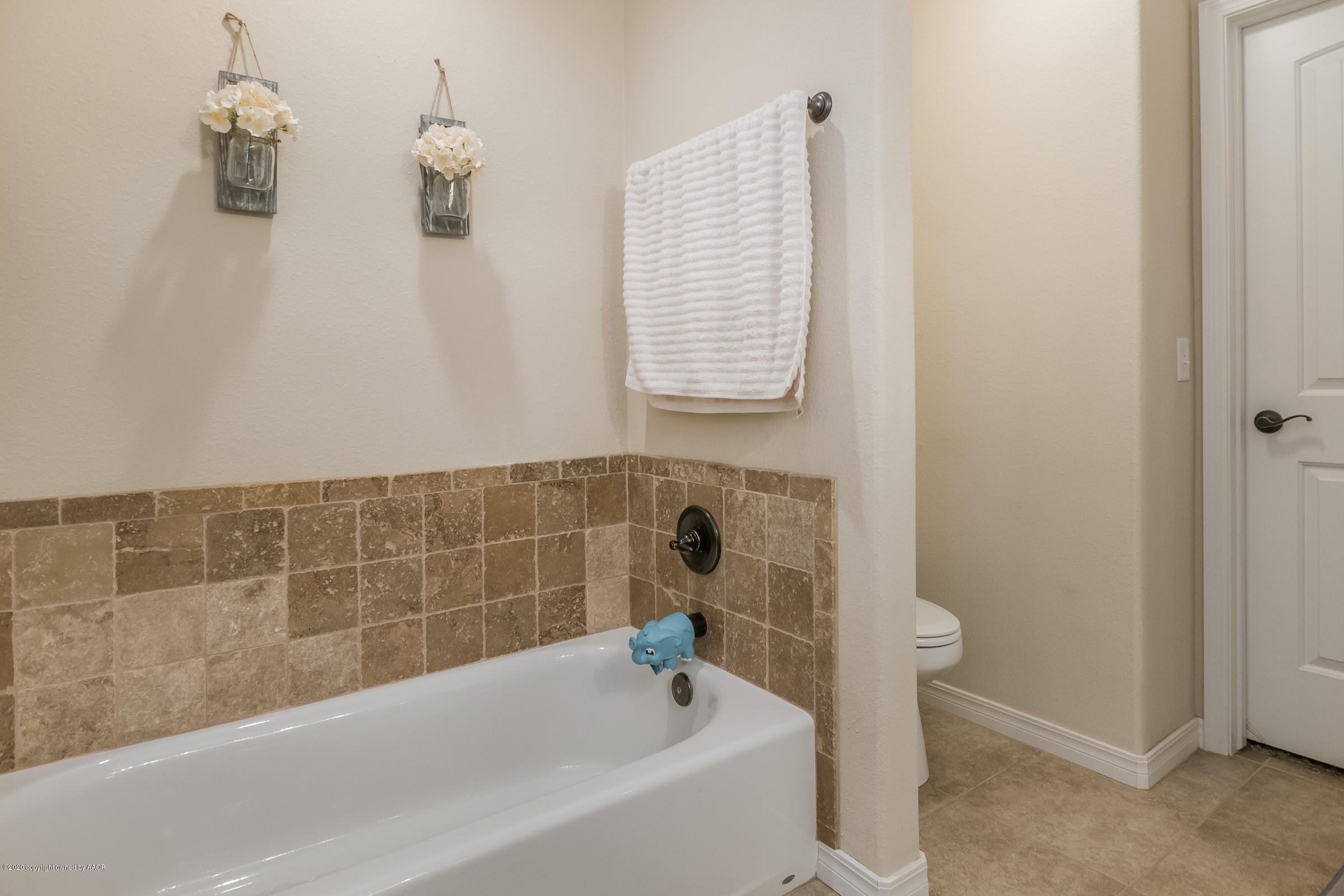 2808 Simkins Lane Amarillo, TX 79118 - Photo 10 of 20 a bathroom with a bathtub