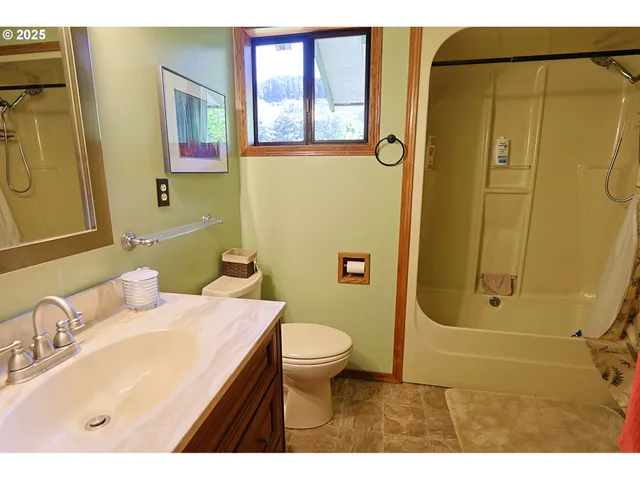 $821,750 | 95743 Haynes Way Lane, North Bend, OR 97459