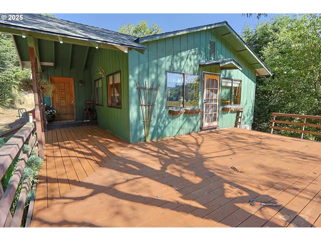 $821,750 | 95743 Haynes Way Lane, North Bend, OR 97459