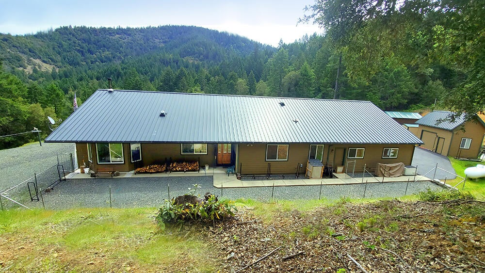 1036 Winona Road Grants Pass, OR 97526 - Photo 2 of 47 2 (2)