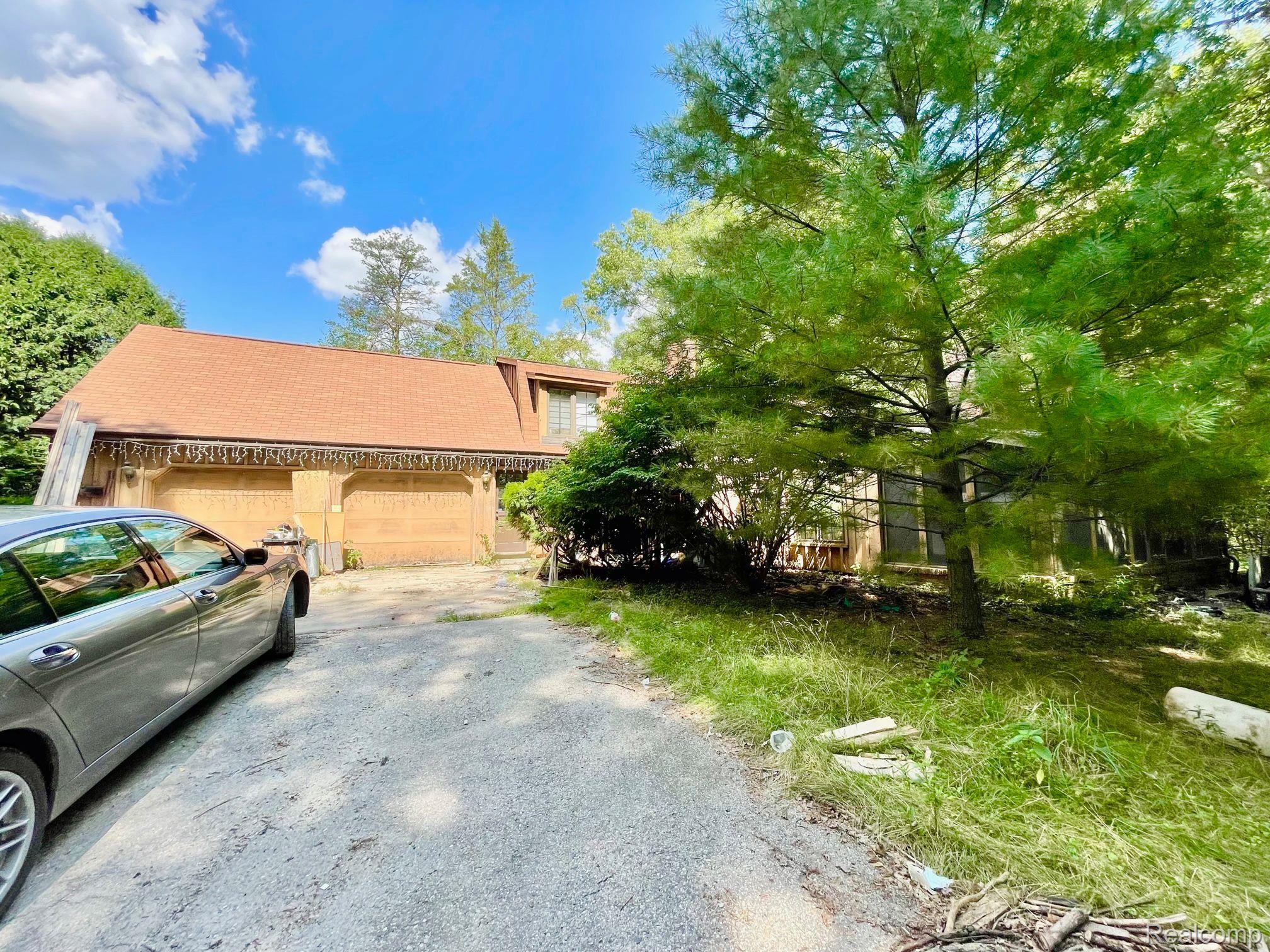 14347 Hogan Road Linden, MI 48451 - Photo 5 of 19 Gallery Image 5