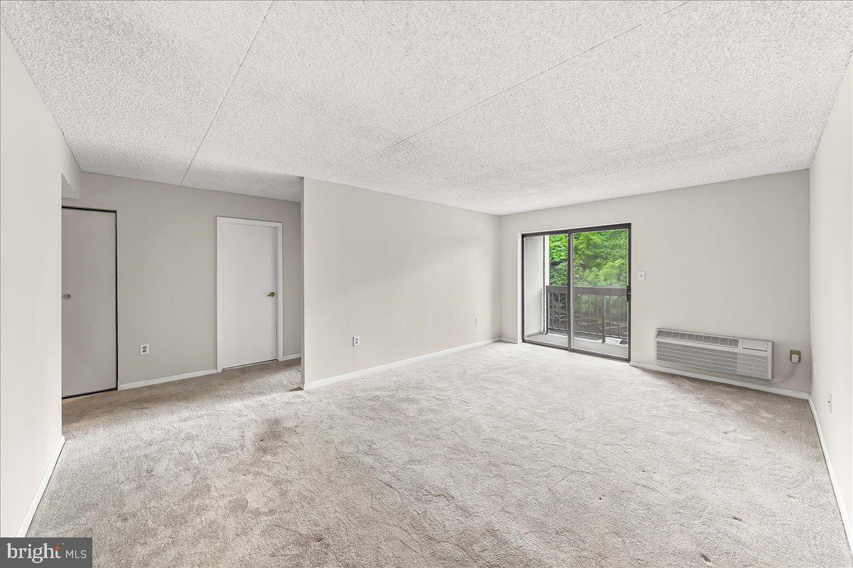 800 Avondale Road, Unit 3K Wallingford, PA 19086 - Photo 7 of 30 Living Room
