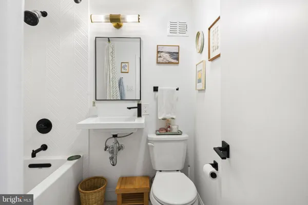 $3,850 | 1704 Naudain Street, Philadelphia, PA 19146