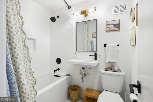 $3,850 | 1704 Naudain Street, Philadelphia, PA 19146