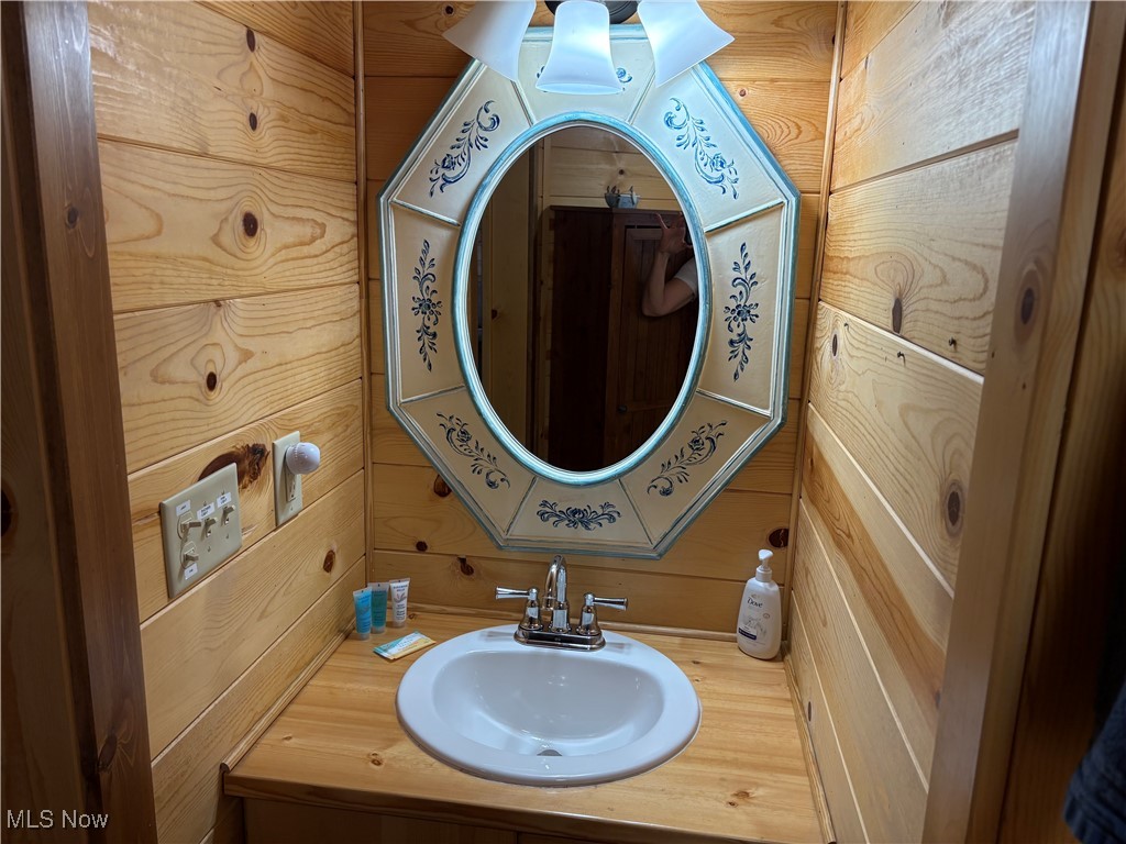 5919 Lake Road West, Unit 13 Ashtabula, OH 44004 - Photo 18 of 35 Bathroom with vanity