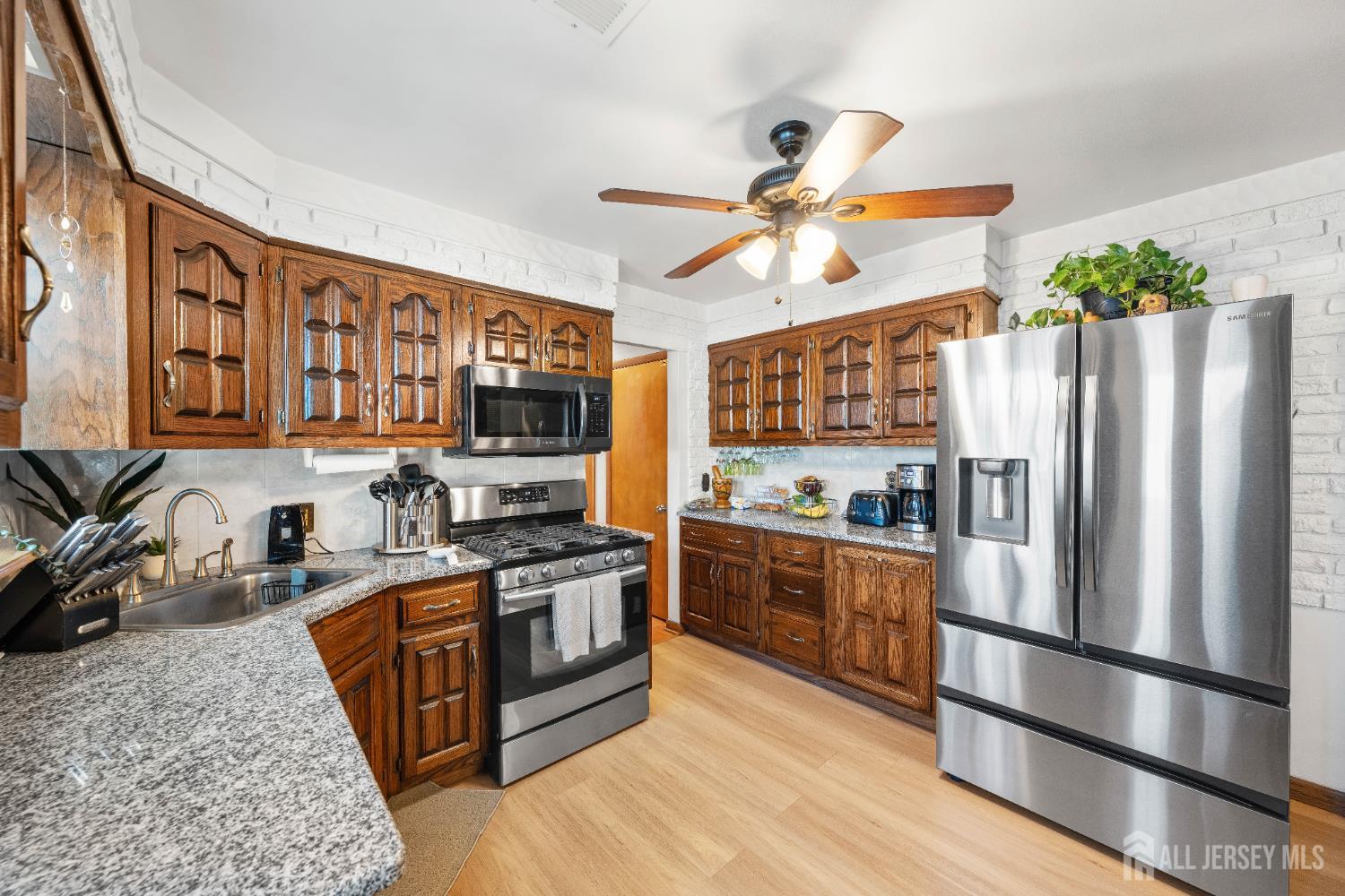 8 Johnson Street Carteret, NJ 07008 - Photo 14 of 50