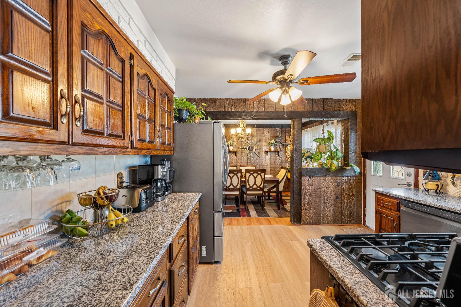 8 Johnson Street Carteret, NJ 07008 - Photo 15 of 50