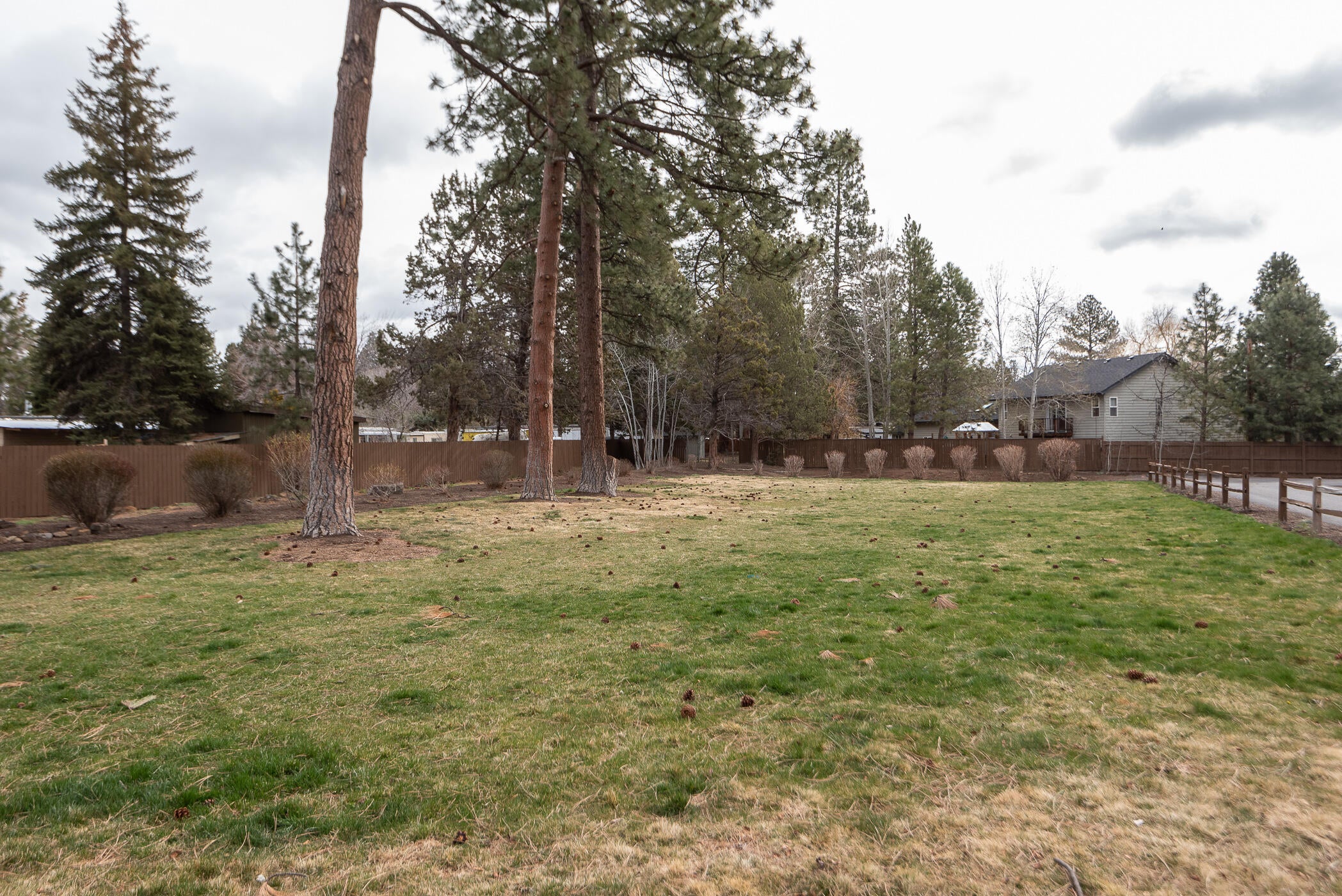 20274 Badger Road Bend, OR 97702 - Photo 24 of 25 Badger+Merrriewood_Melanie-25