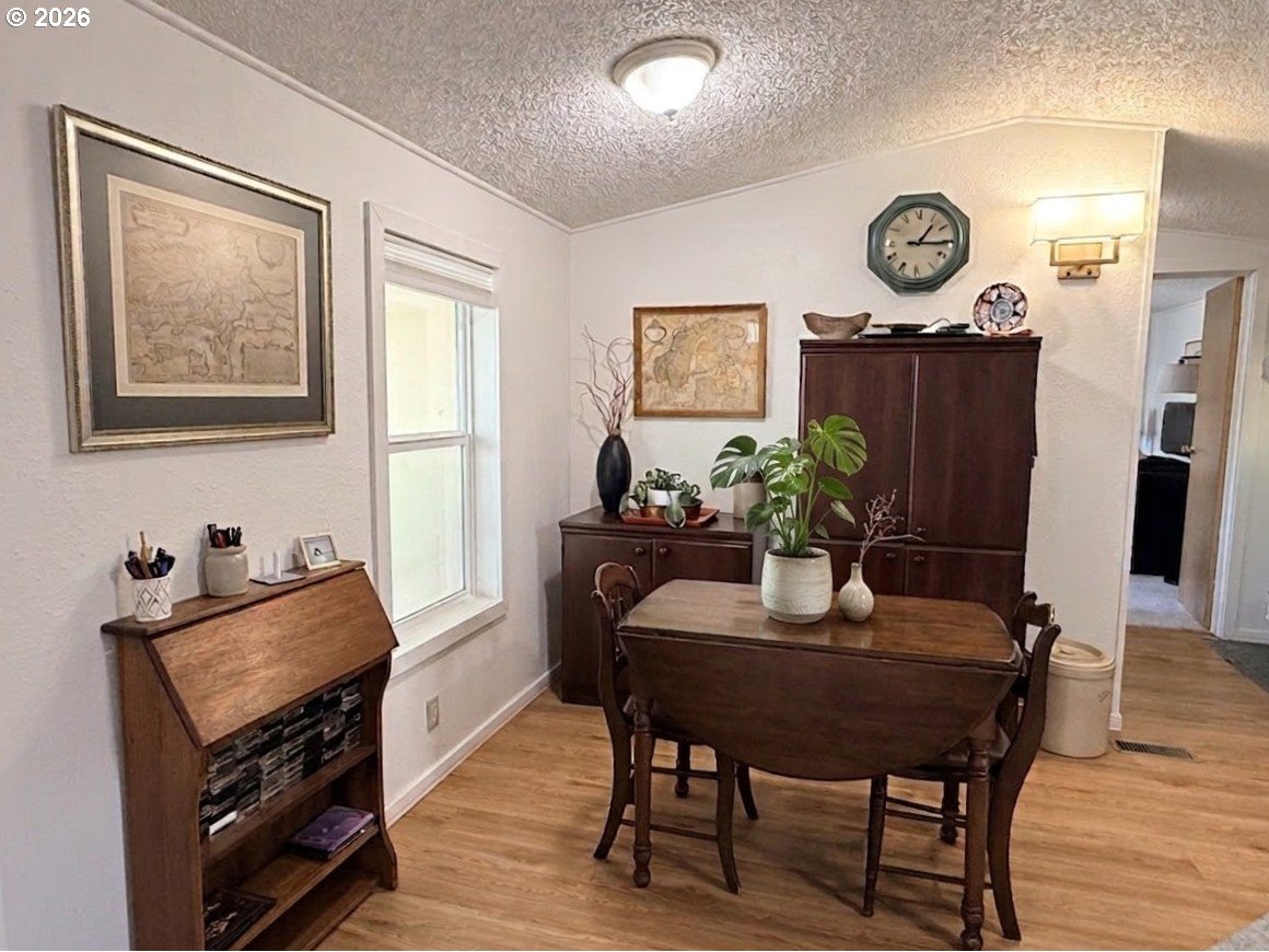 1000 North 8th Street Reedsport, OR 97467 - Photo 8 of 35 Dining Area