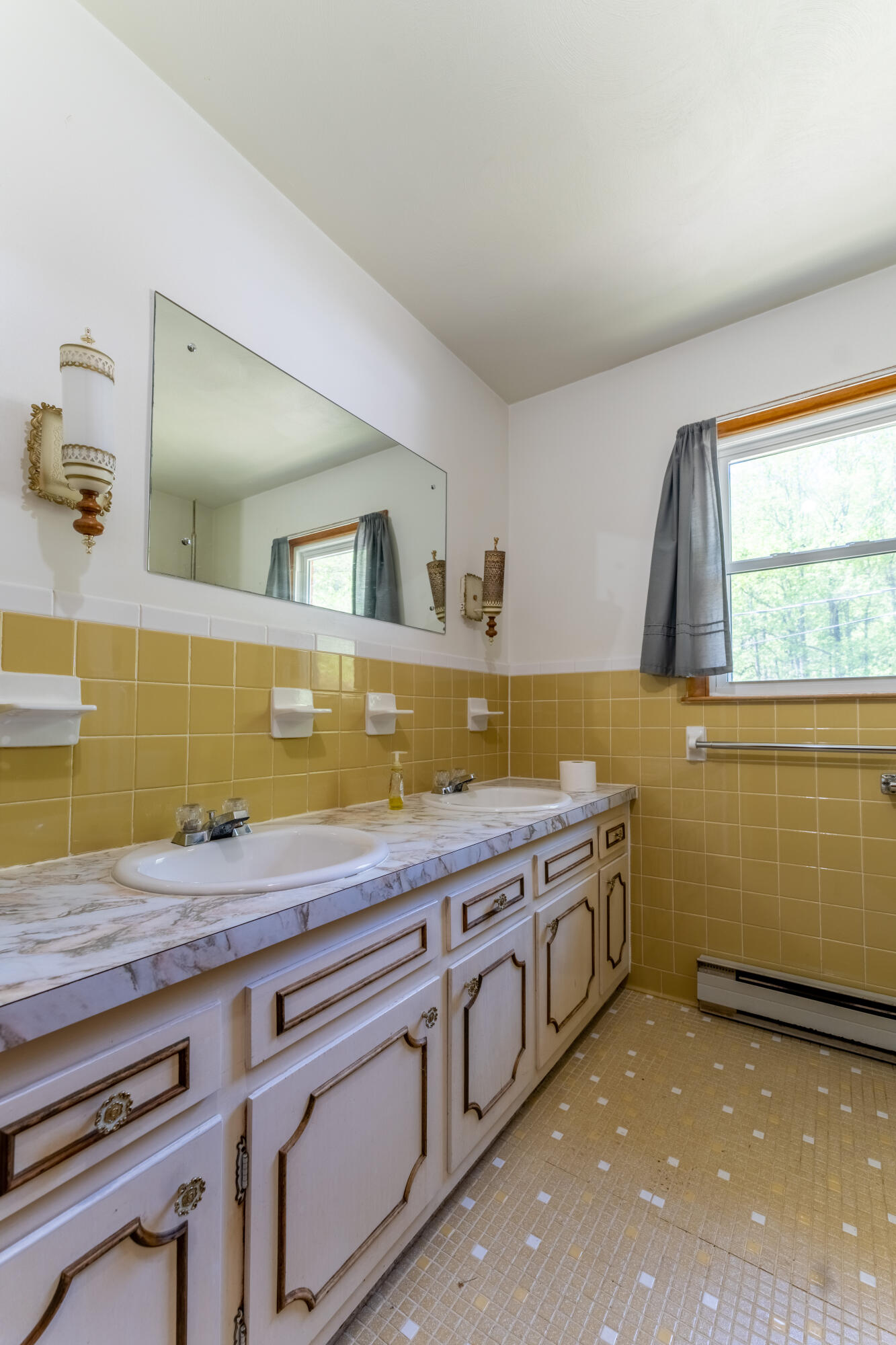 7517 Franklin Road Boones Mill, VA 24065 - Photo 8 of 30 Bathroom-1