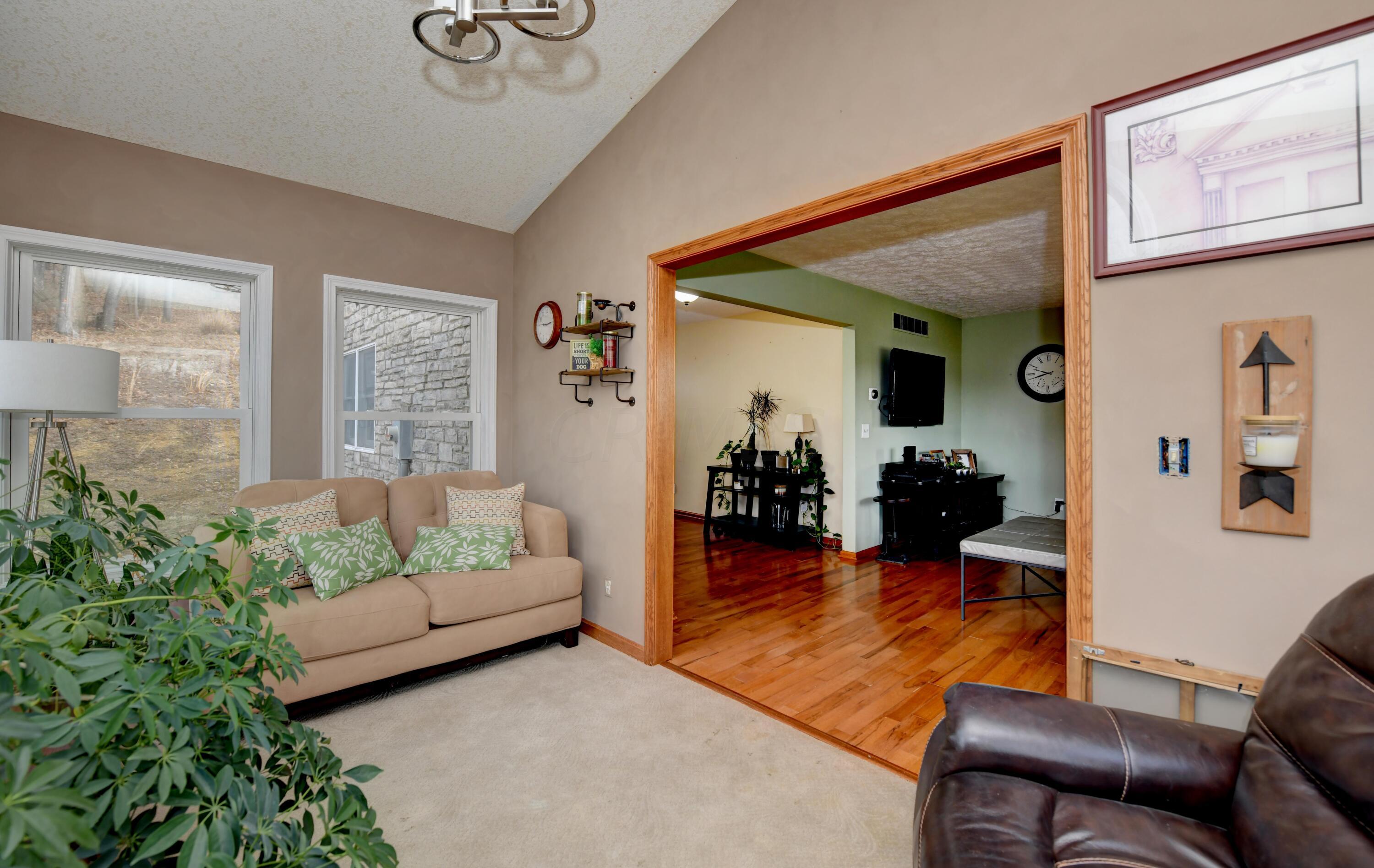 4557 Price Road Newark, OH 43055 - Photo 15 of 44 Sun Room (3)