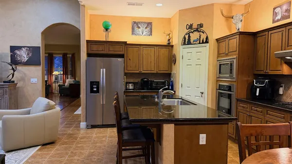 $669,999 | 7253 West Morris Avenue, Fresno, CA 93723