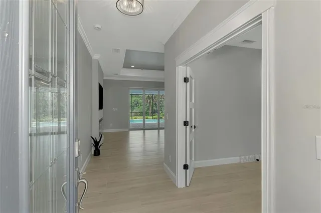 a view of entryway with livingroom