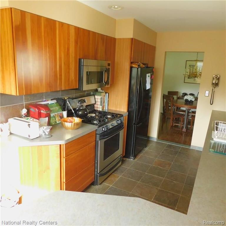 32051 Middlebelt Road Farmington Hills, MI 48334 - Photo 12 of 17