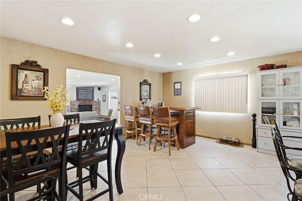 1466 Briarcroft Road Claremont, CA 91711 - Photo 10 of 34 Dining/ Bar