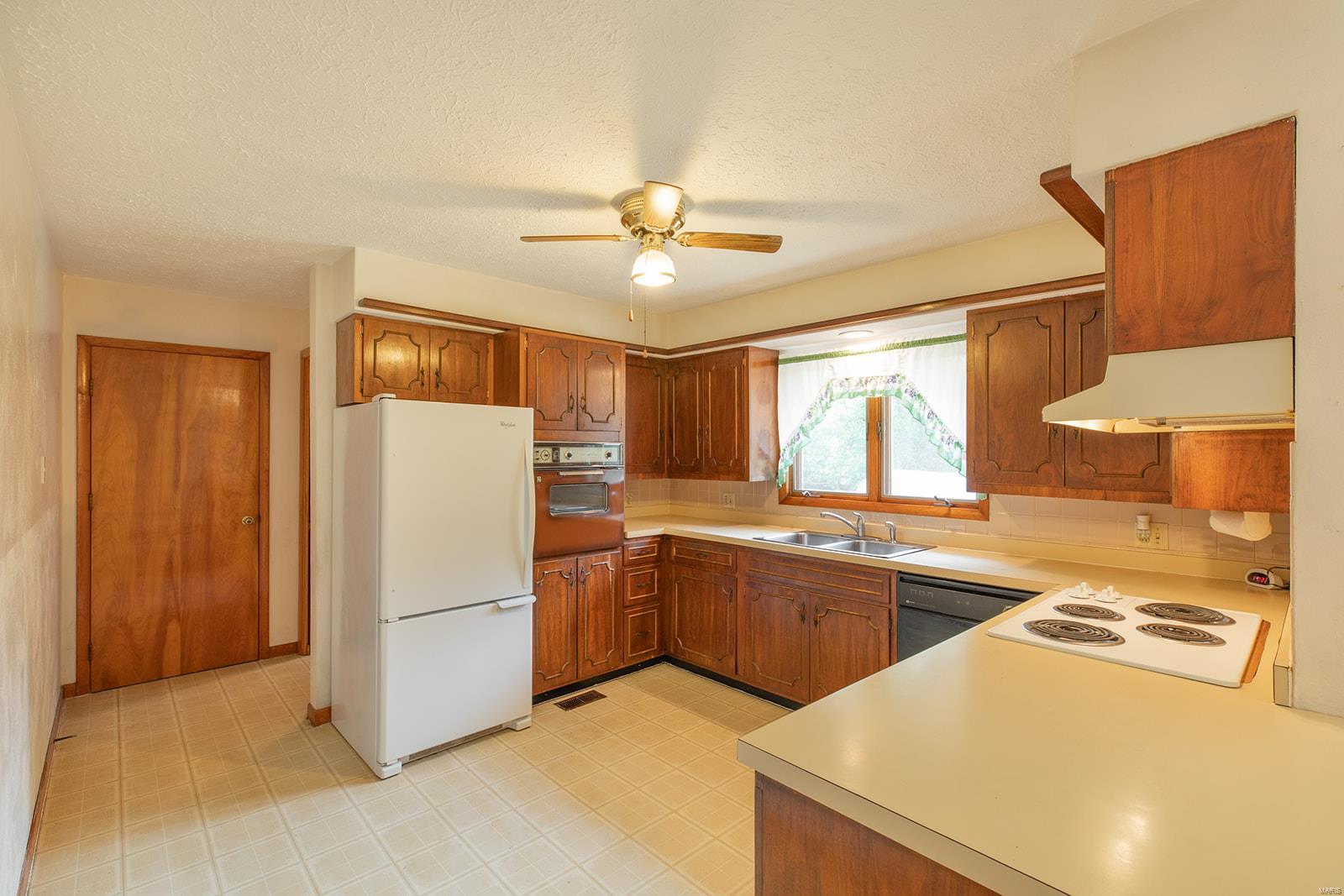 408 Cedar Greenfield, IL 62044 - Photo 19 of 37