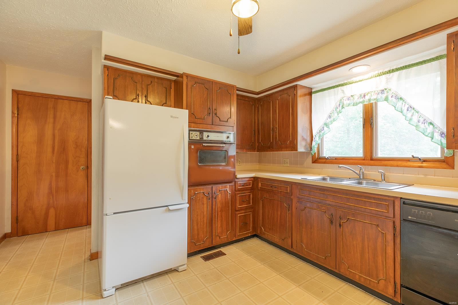 408 Cedar Greenfield, IL 62044 - Photo 21 of 37