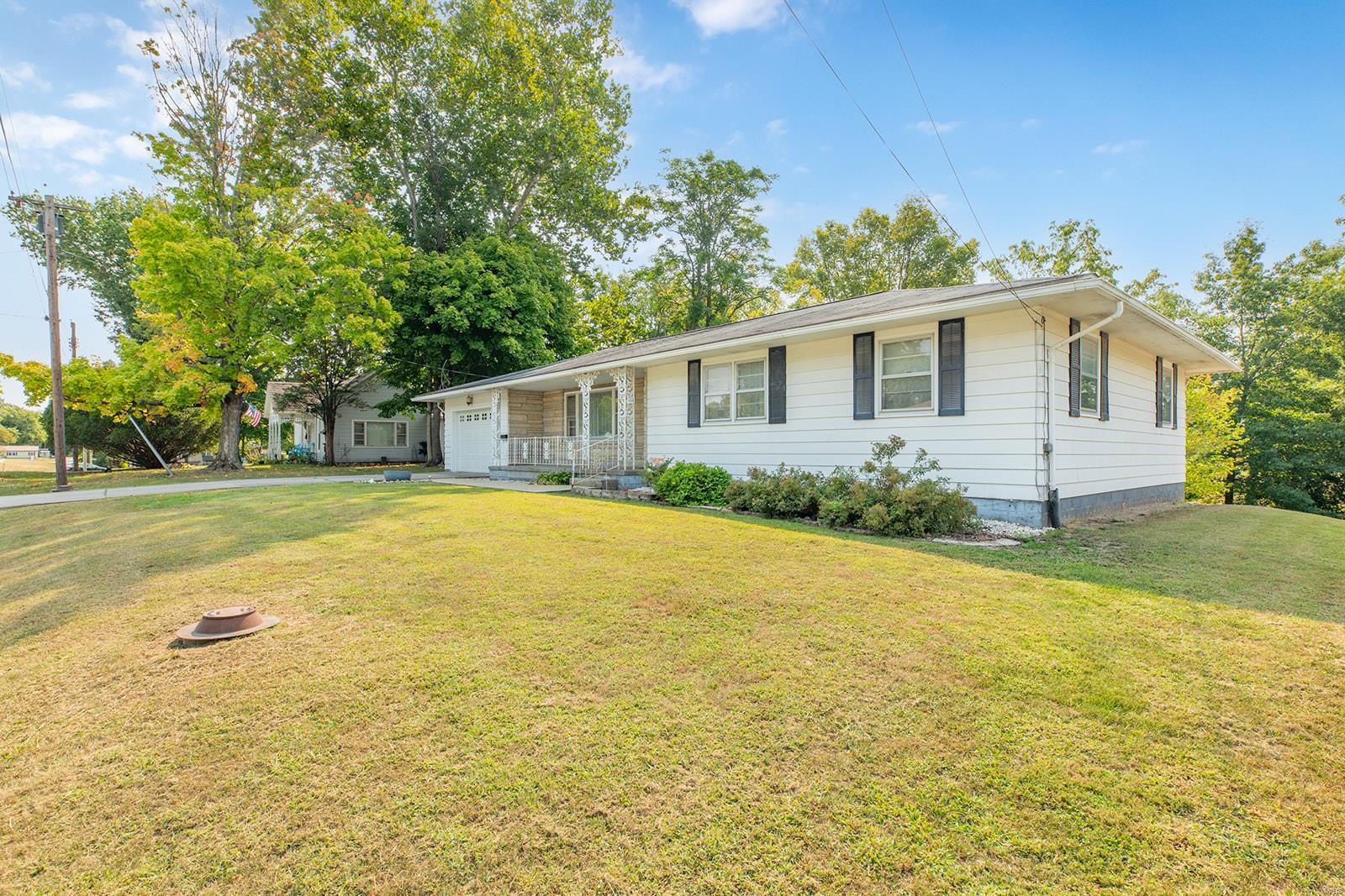 408 Cedar Greenfield, IL 62044 - Photo 3 of 37