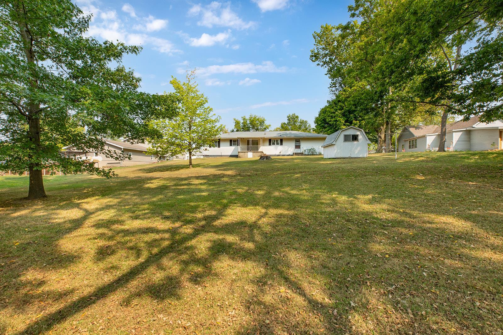 408 Cedar Greenfield, IL 62044 - Photo 8 of 37