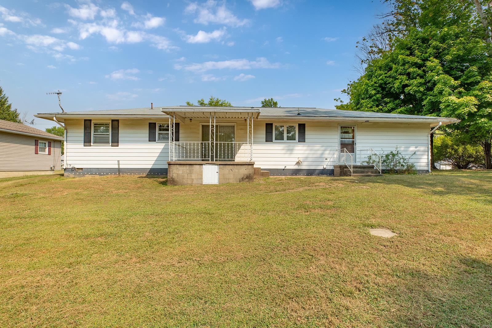 408 Cedar Greenfield, IL 62044 - Photo 10 of 37