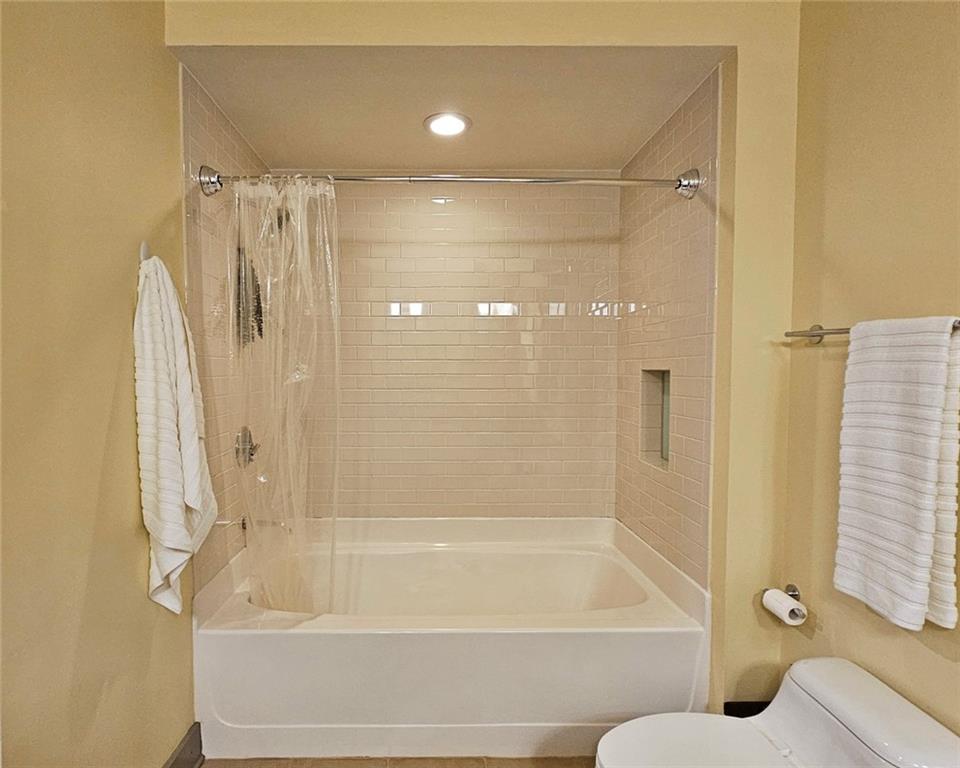 4561 Olde Perimeter Way, Unit 2407 Atlanta, GA 30346 - Photo 13 of 40 a bathroom with a shower and a bathtub