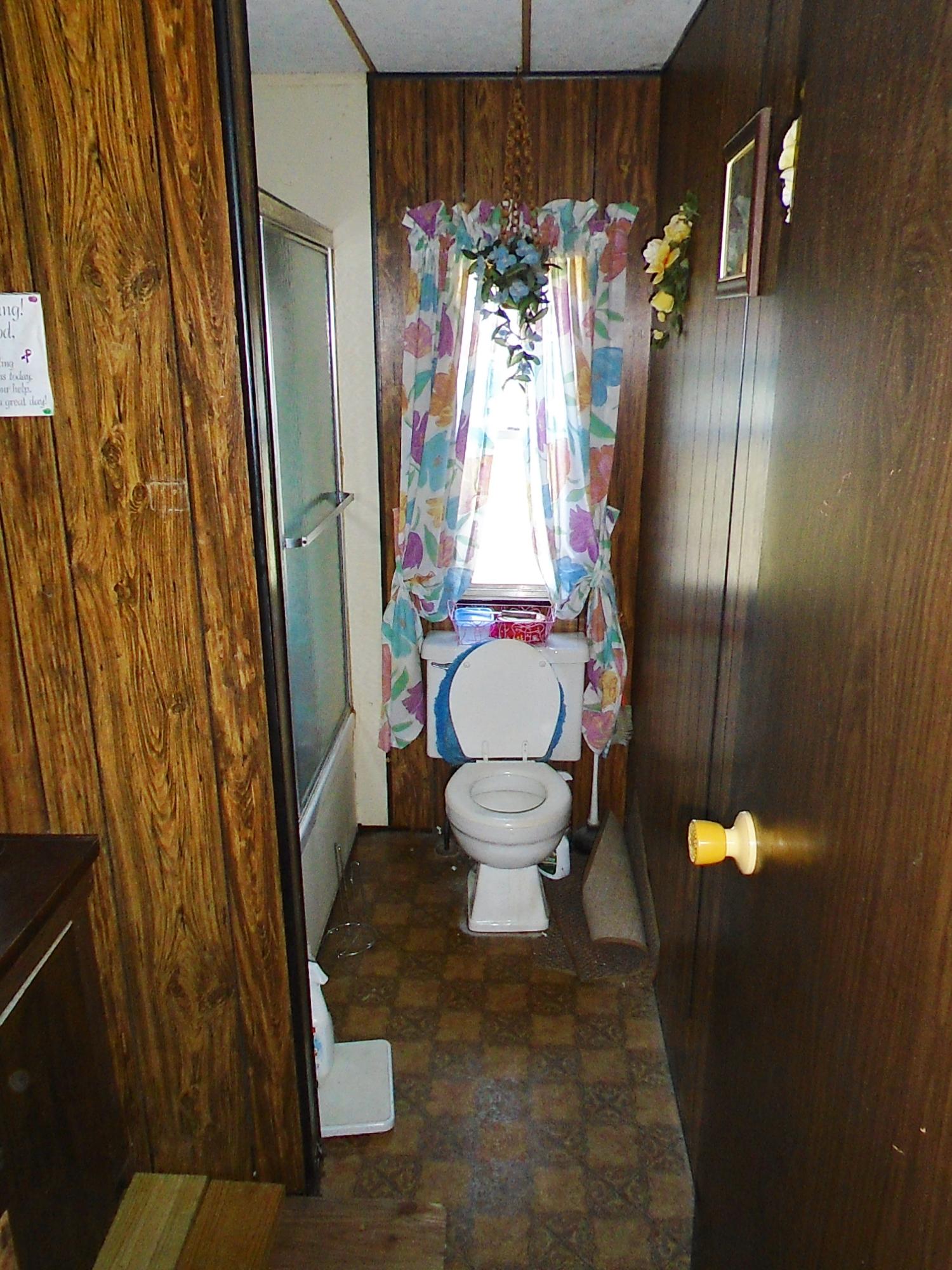 61 Vanderheide Road DeFuniak Springs, FL 32433 - Photo 7 of 18 Guest Bath