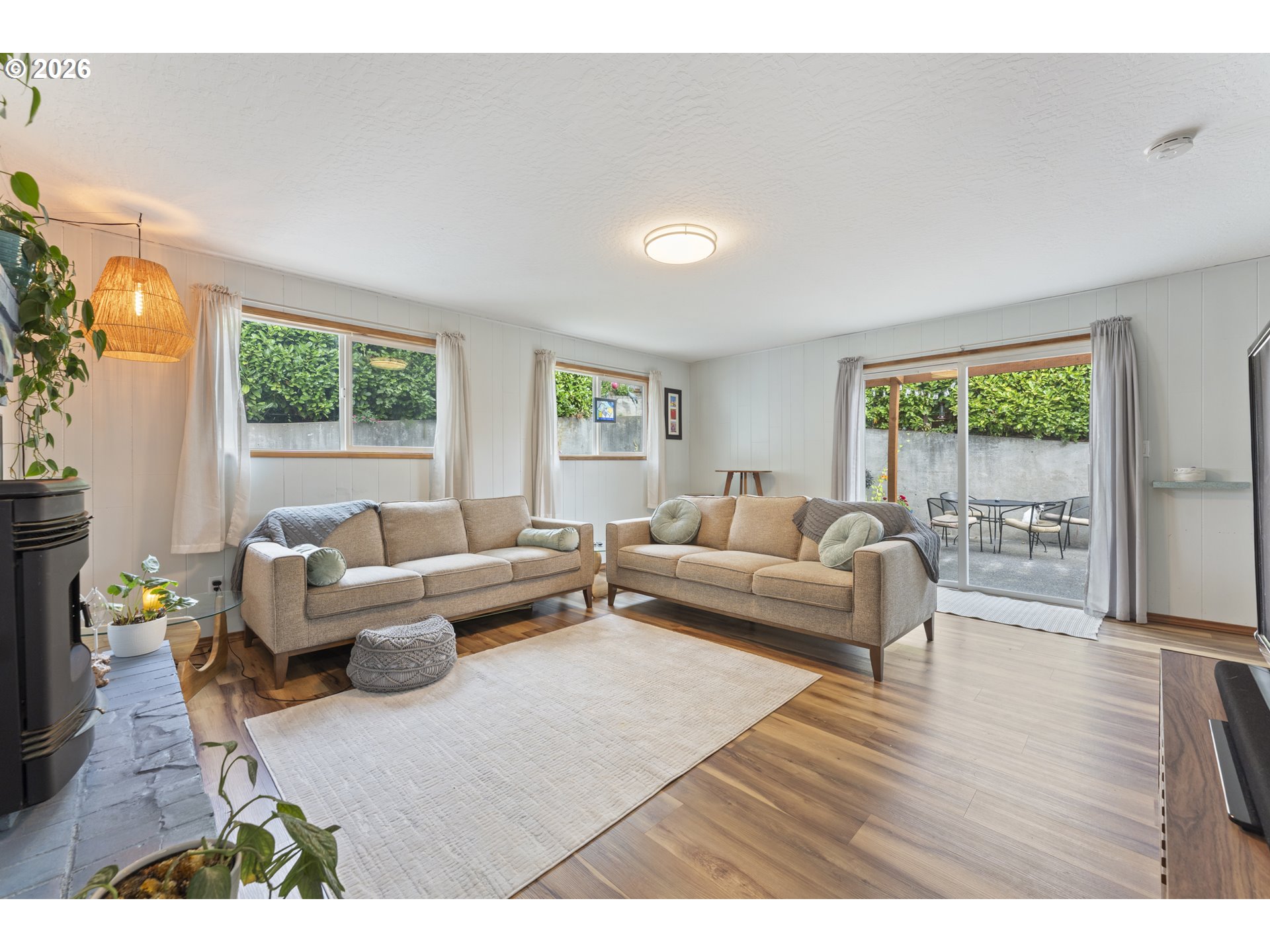 2185 North 8th Street Coos Bay, OR 97420 - Photo 11 of 30 Family Room