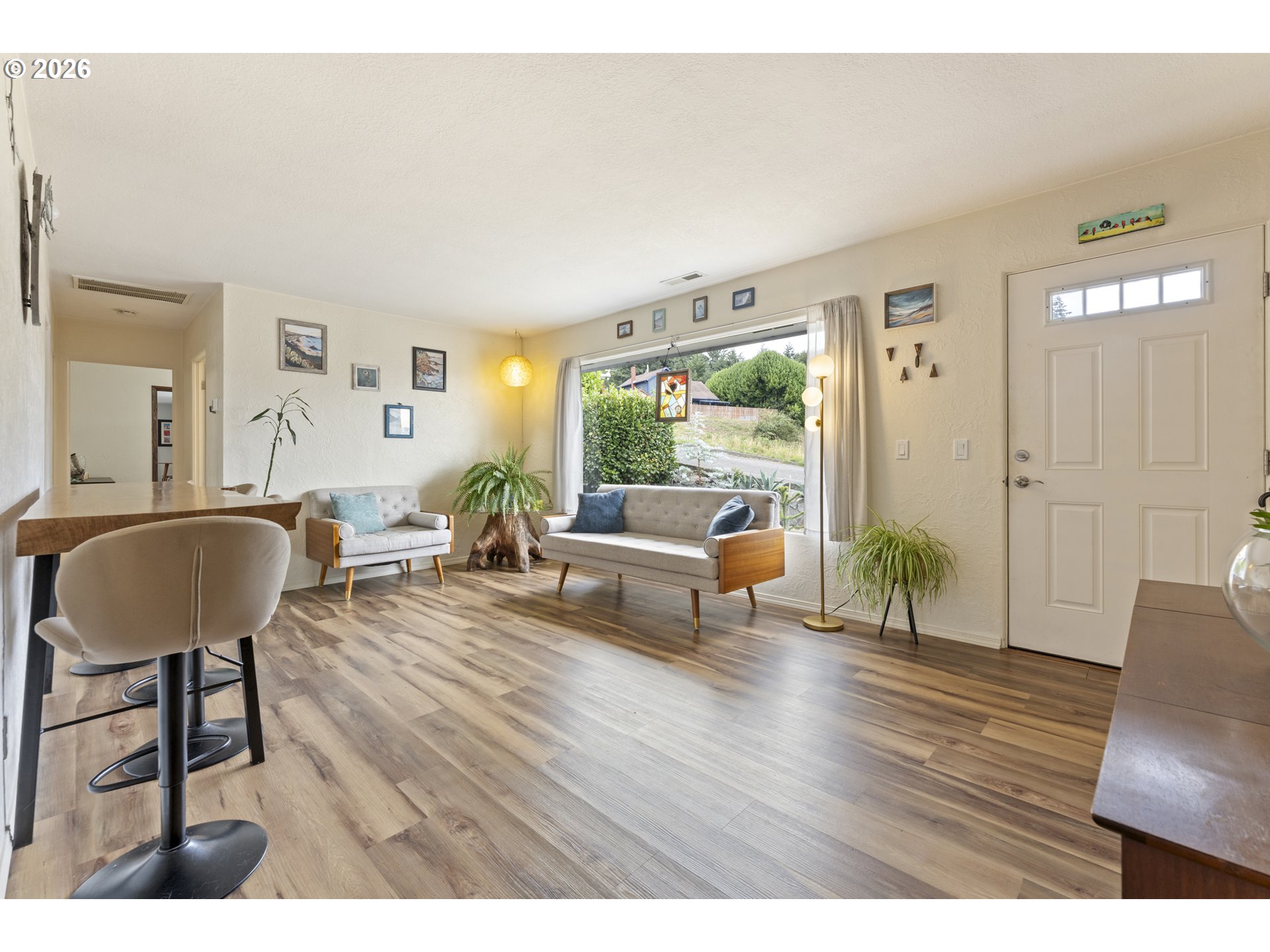 2185 North 8th Street Coos Bay, OR 97420 - Photo 2 of 30 Living Room