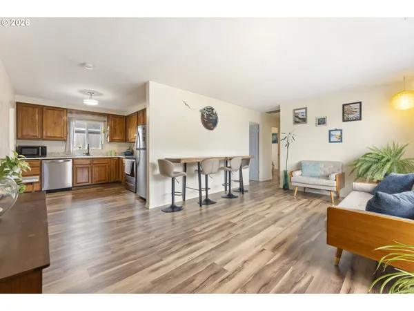 $360,000 | 2185 North 8th Street, Coos Bay, OR 97420
