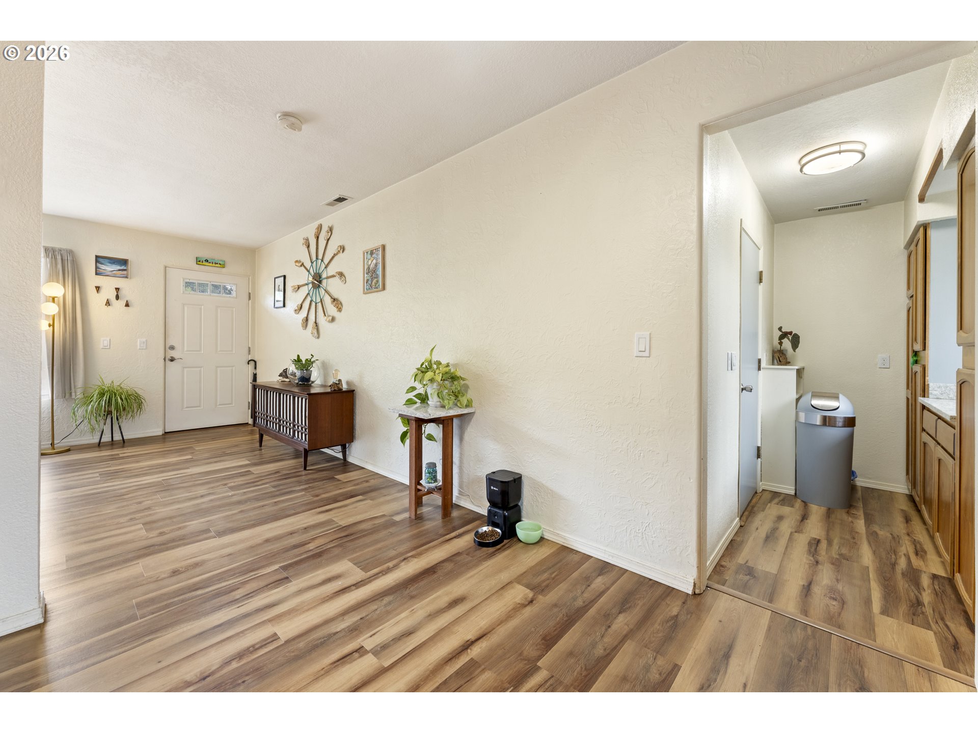 2185 North 8th Street Coos Bay, OR 97420 - Photo 5 of 30 Entrance/Foyer