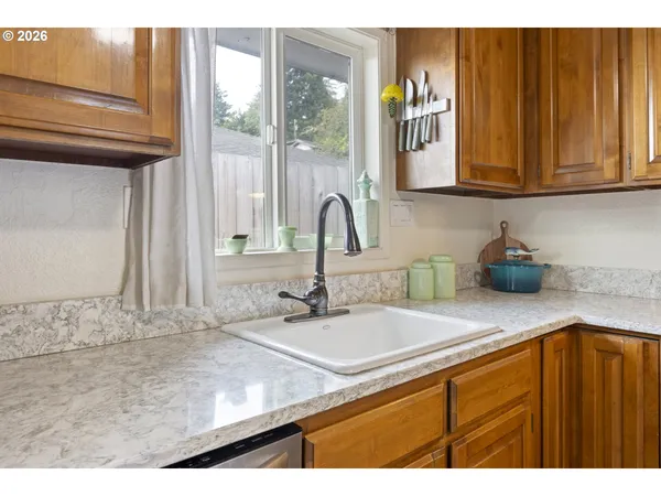 $360,000 | 2185 North 8th Street, Coos Bay, OR 97420