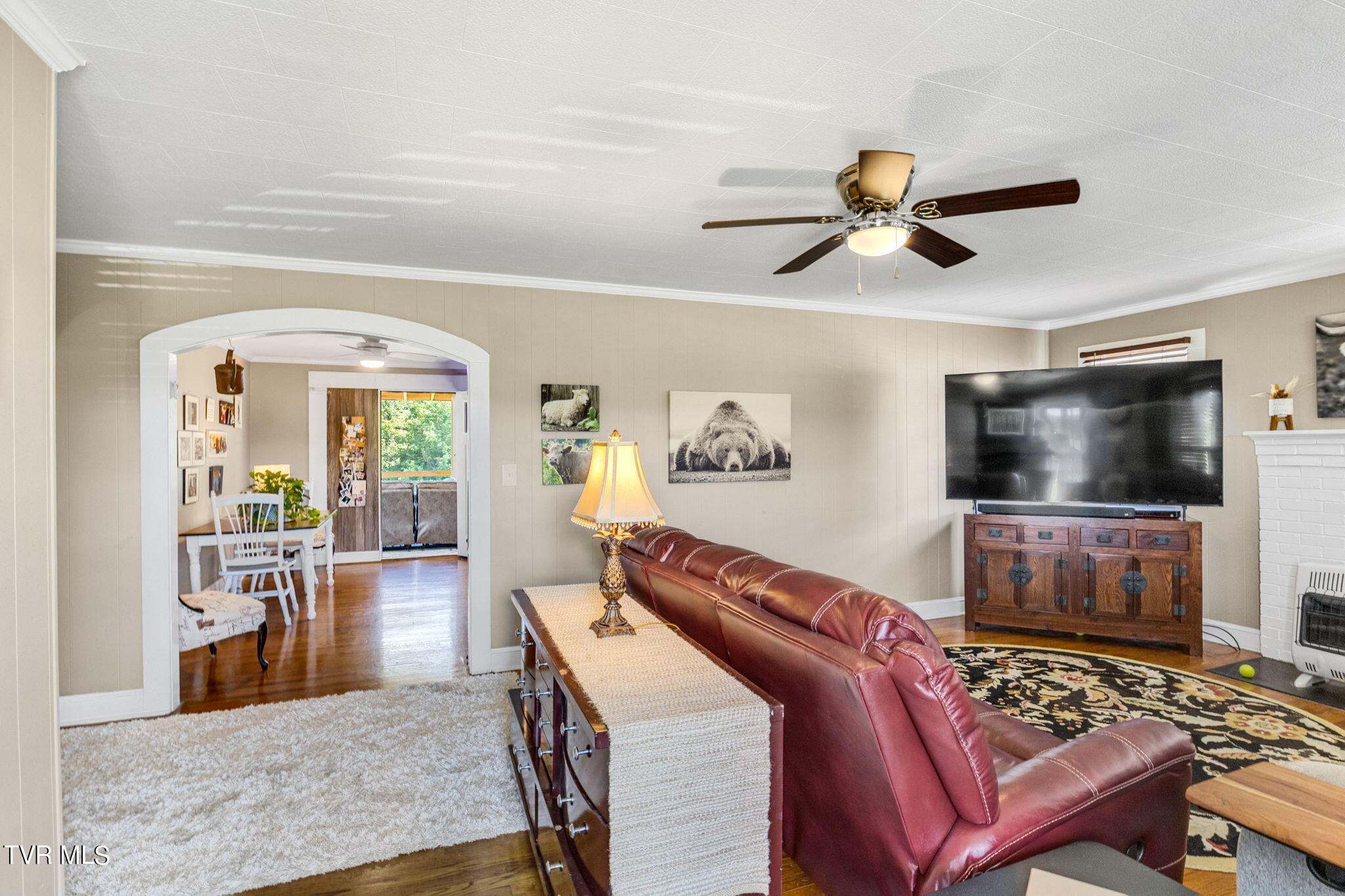 3590 Snapps Ferry Road Afton, TN 37616 - Photo 8 of 33 Living room