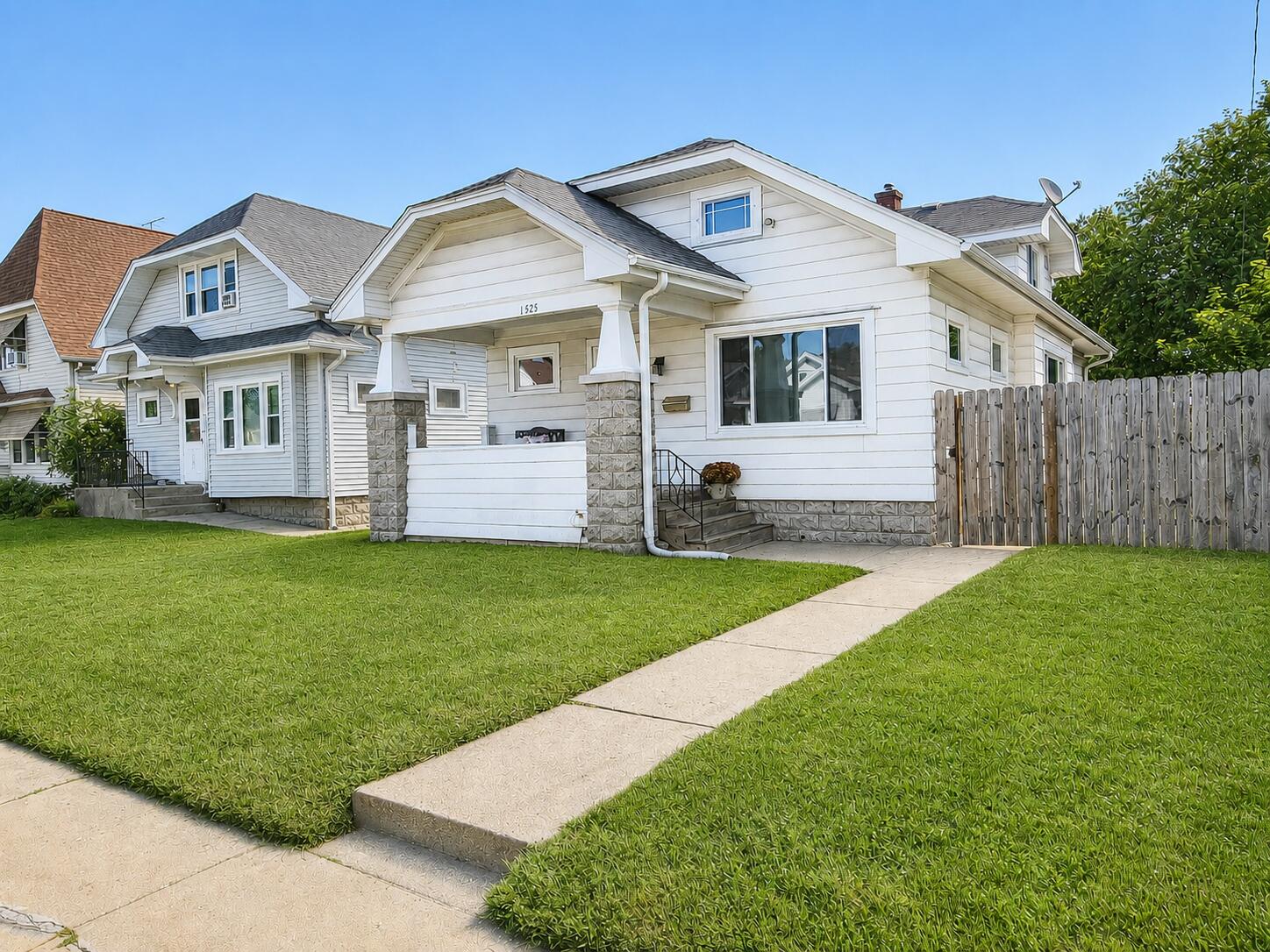 1525 Arthur Avenue Racine, WI 53405 - Photo 1 of 15 Front
