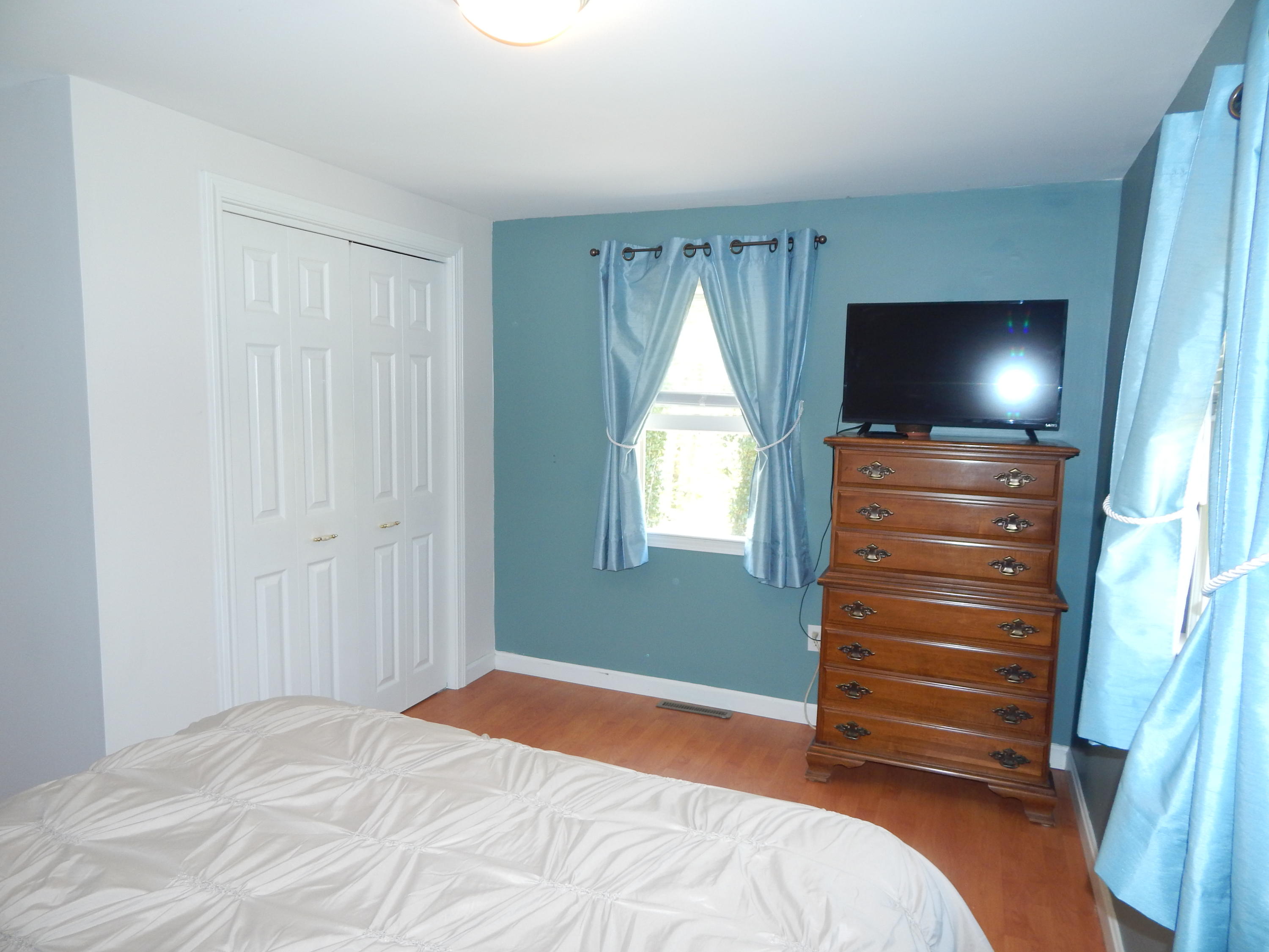 267 Lincoln Road Hyannis, MA 02601 - Photo 20 of 30 a bedroom with a bed and a television